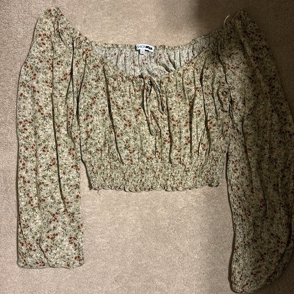 Women’s  Top - Picture 3 of 4